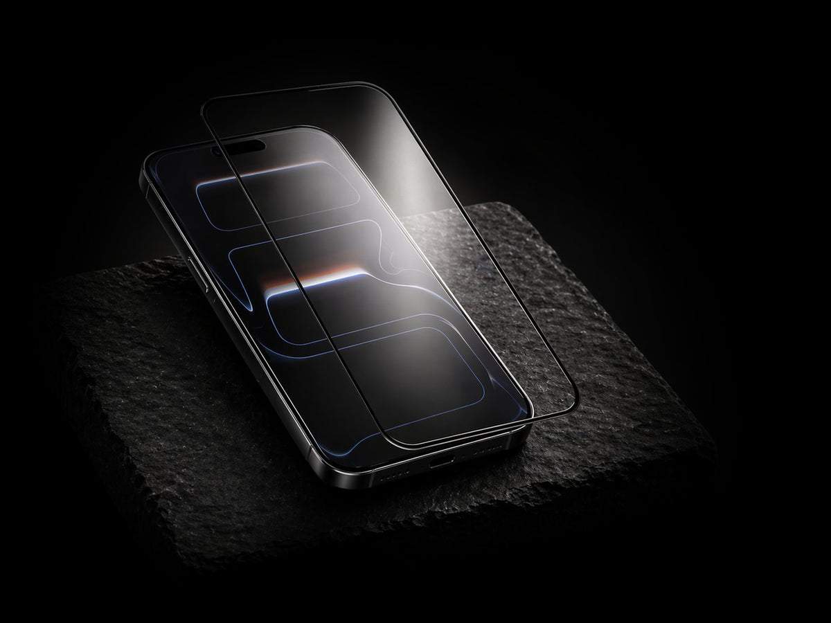 ELITE Clear screenprotector boven een smartphone